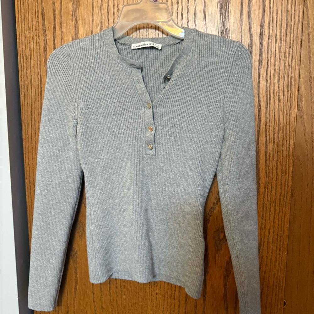 Abercrombie & Fitch Gray Button Down Ribbed Top